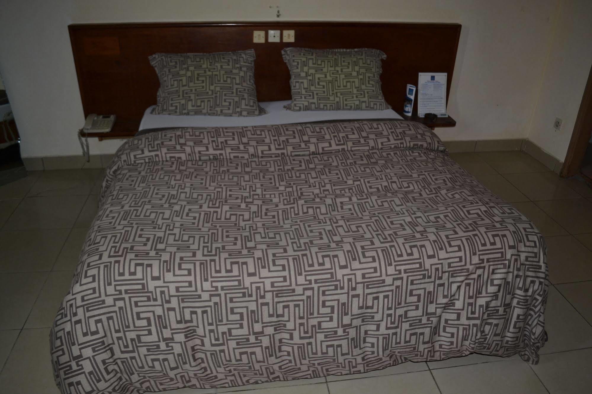 Hotel Lumiere Akwa Douala Exterior photo